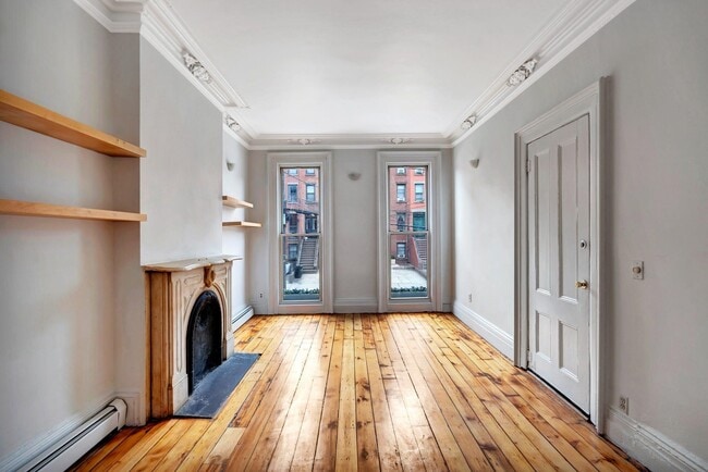 Building Photo - 520 Manila Ave