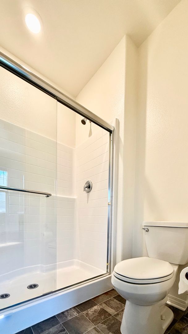 Building Photo - Beautifully 2019-Built 3 Beds 2.5 Baths 1,468 Sqft Home in Eastvale!