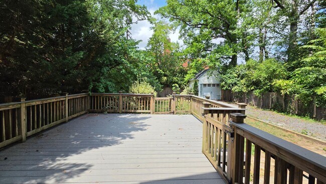 Building Photo - Charming Home in Del Ray