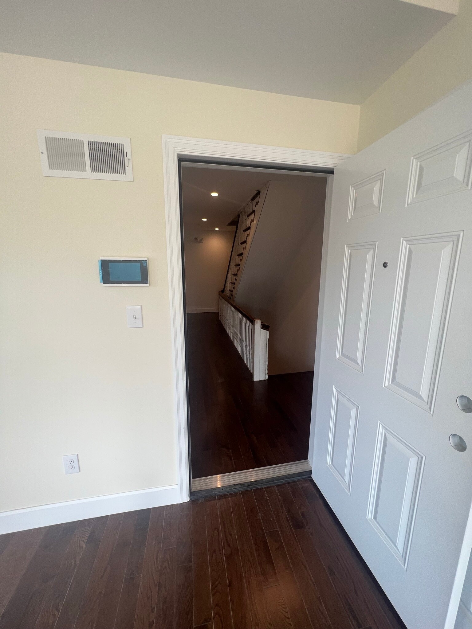 Apartment Entrance looking into common hallway - 2101 Pine St