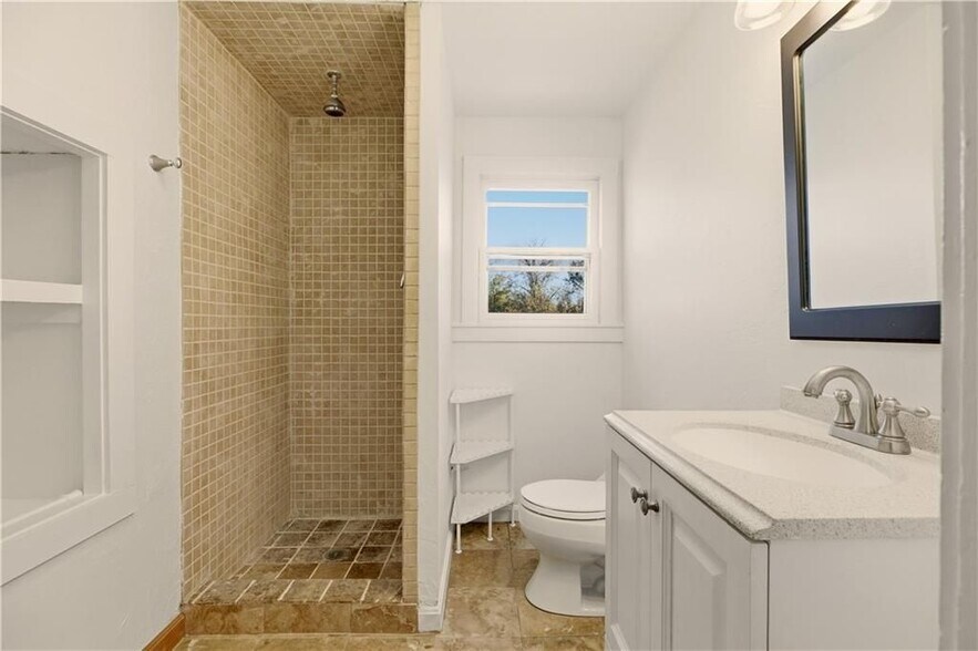 Building Photo - 31 Bayside Ave