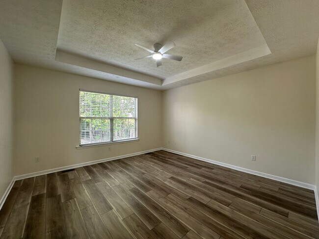 Building Photo - 1437 Day Lily Dr