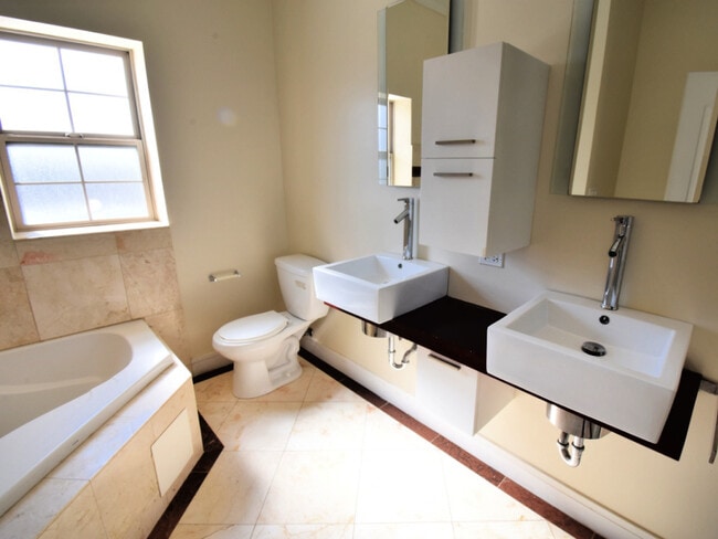 Building Photo - 4518 N Kedzie Ave