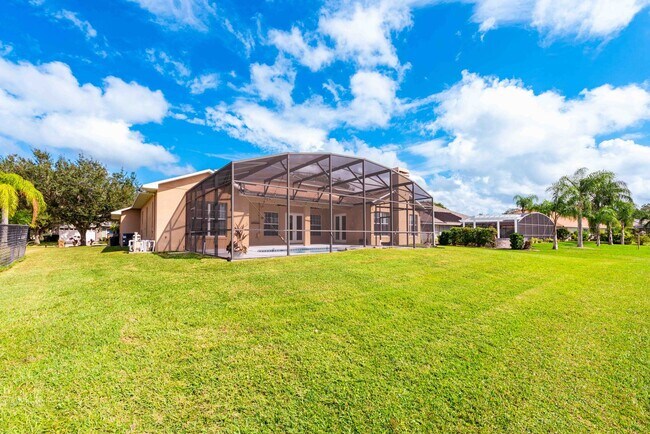 Building Photo - St. Cloud 4 Bedroom, 4 Bathroom Pool Home with Lake View