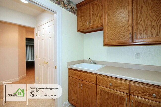 Building Photo - 3377 Heritagetown Dr