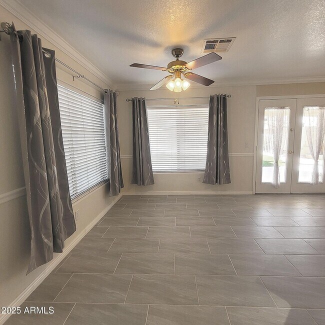 Building Photo - 2210 E Paraiso Dr