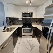 Building Photo - 2941 Riverside Dr