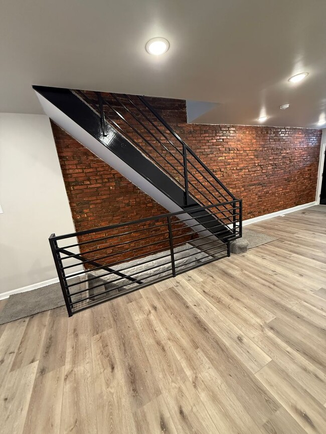 Building Photo - Stunning 3BR / 2BA Rowhome Blending Historic Charm & Modern Living