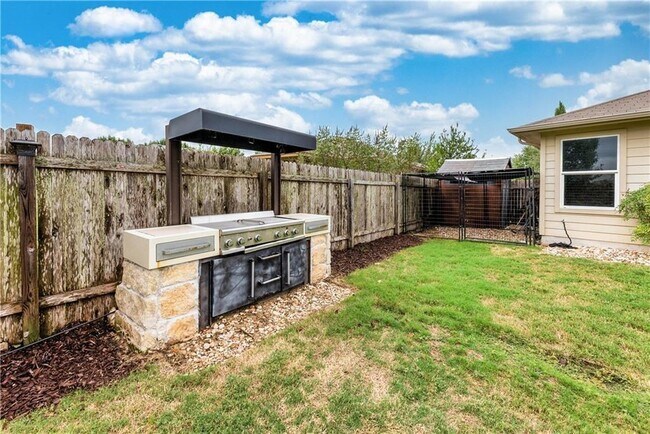 Building Photo - 107 Creston St