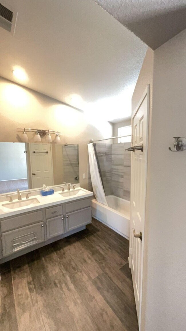 Building Photo - 45450 Deerbrook Cir