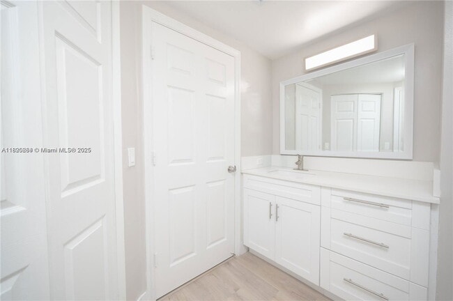 Building Photo - 2406 Centergate Dr