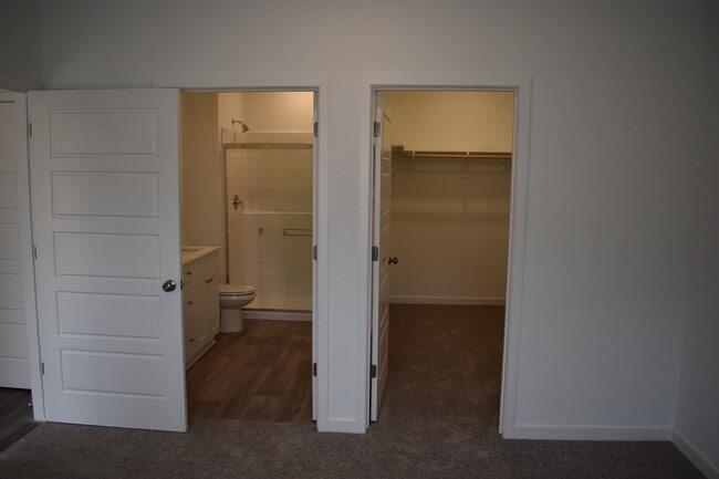 Building Photo - 4472 N San Miguel Ave