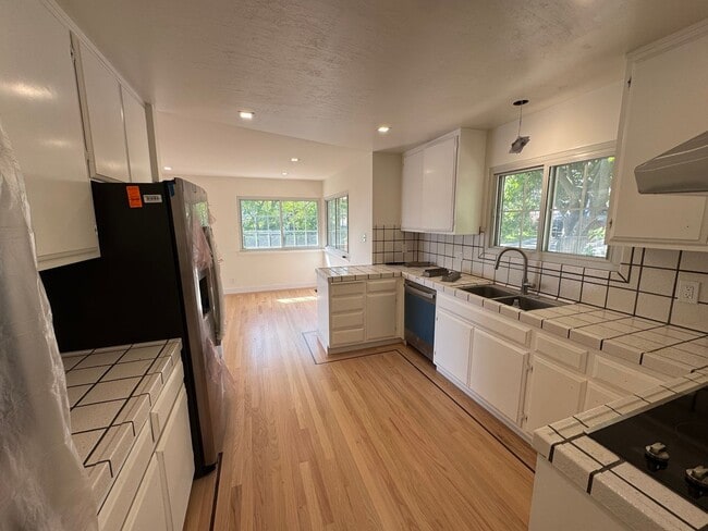 Building Photo - Open House Sunday 4/19 11 am - 12 pm:  Beautifully Updated Corner-Lot Home in Millbrae – Spacious...