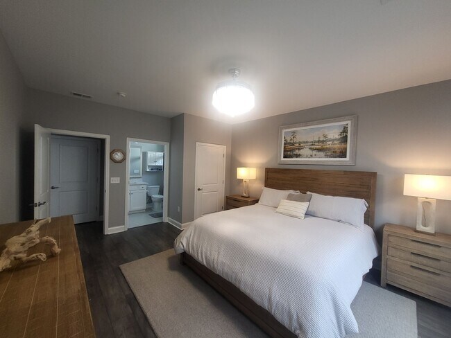 Building Photo - REDUCED!  5 bedroom/4 bath house in Berkshire Forest