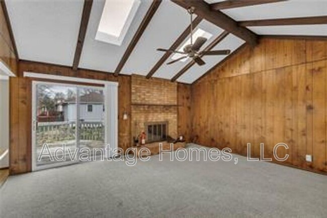 Building Photo - 15908 W Brougham Ct