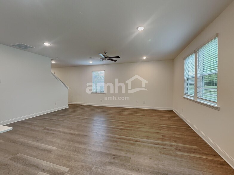 Building Photo - 1207 Livengood Wy