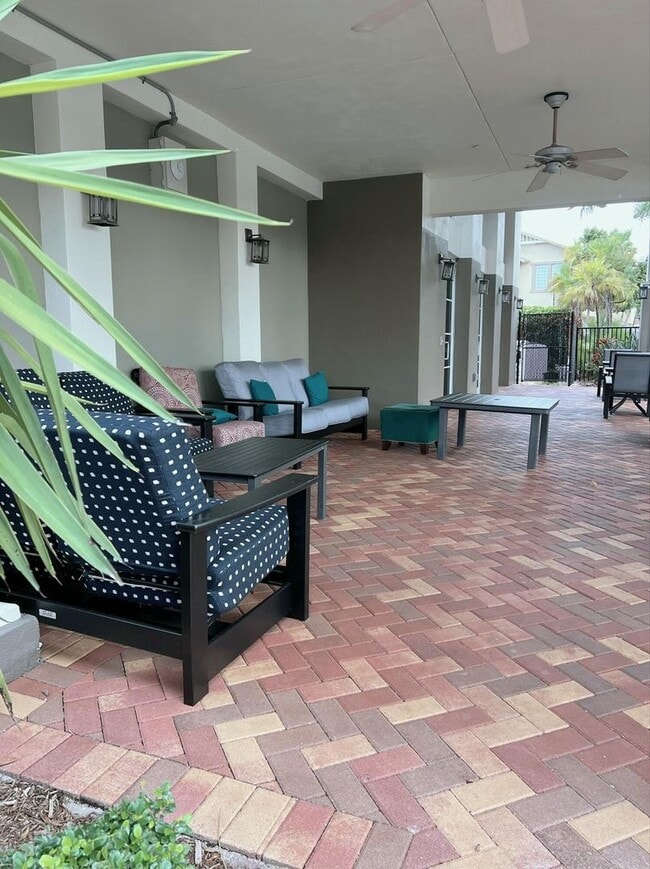 Building Photo - Luxury Townhouse West Palm Beach Gated Community two bedroom three bathrooms!