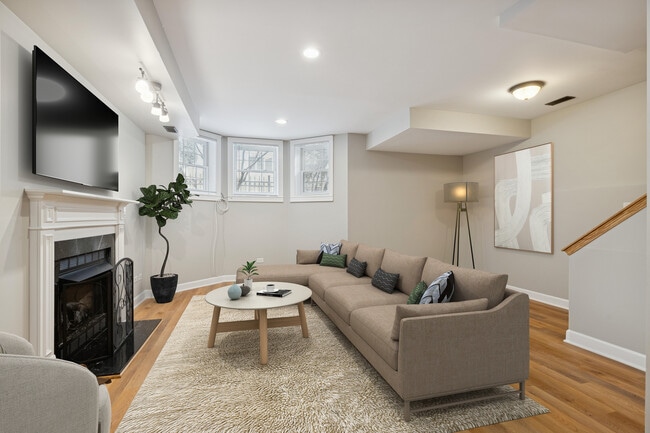 Building Photo - 2742 N Bosworth Ave