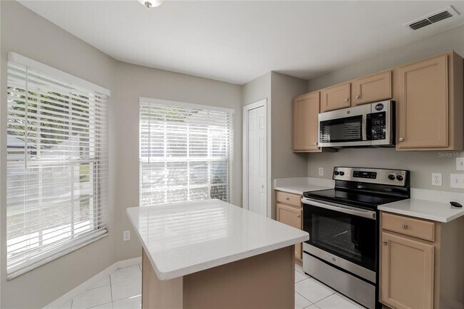 Building Photo - 1007 Royal Oaks Dr