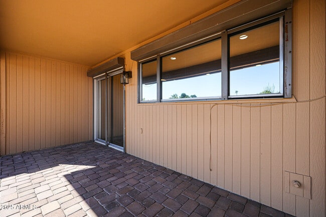 Building Photo - 9833 E Watford Way