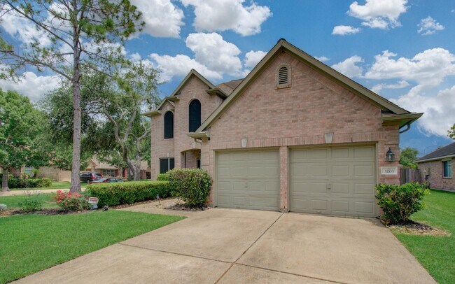 Building Photo - 3203 Blaesser Dr