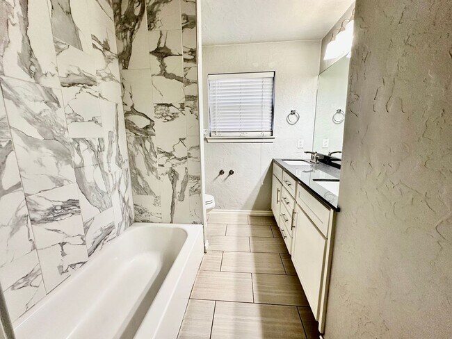 Building Photo - 3 Bed Home OKC - Move in Deposit-Free! (If Qualified)