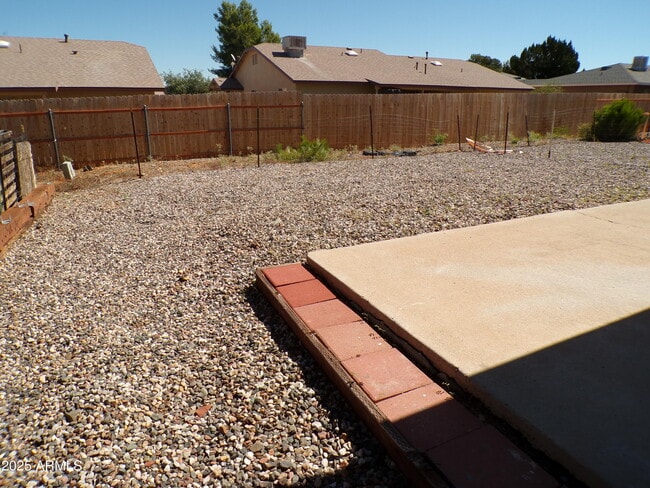 Building Photo - 2591 S Mountain View Dr