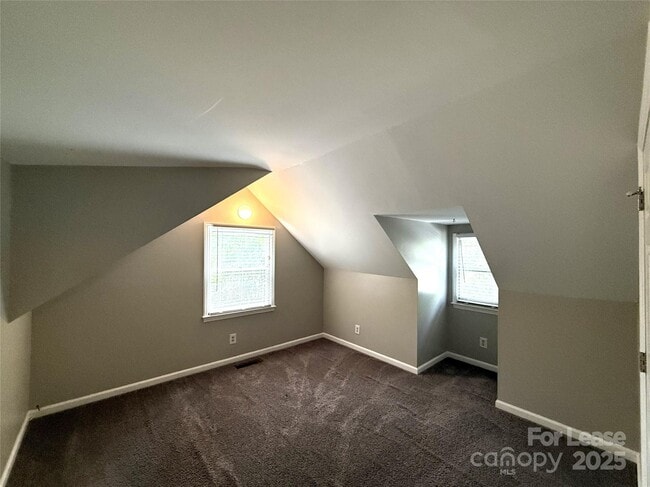 Building Photo - 420 Beaty St