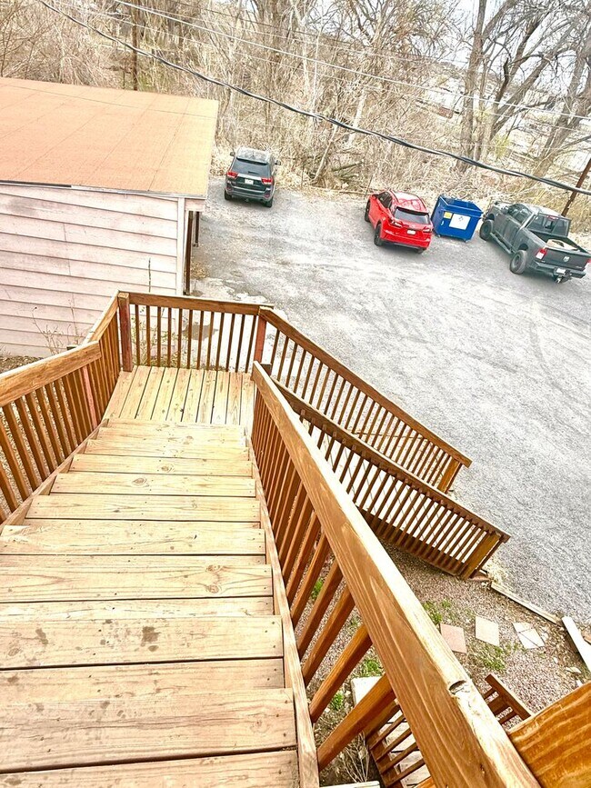 Building Photo - 207 Midway Ave