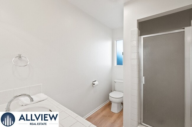 Building Photo - Gorgeous, updated 3 bed, 2 bath home in th...