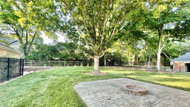 Building Photo - 6810 Rosemary Ln