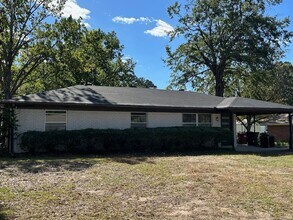 Building Photo - 4/2/1  LISD Fenced yard and pet friednly
