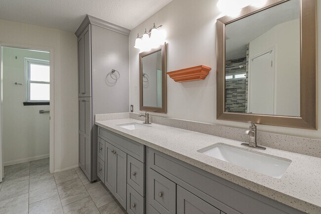 Building Photo - 12610 Ivyforest Dr