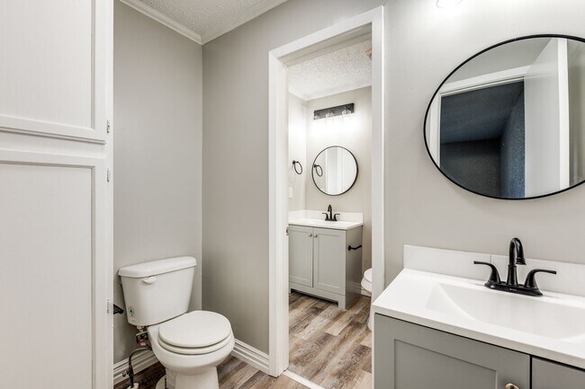 Building Photo - 228-232 Alexandria St Duplex