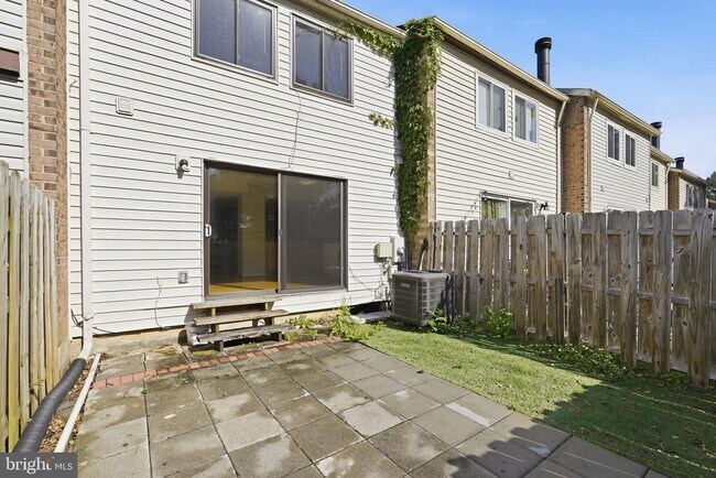 Building Photo - 1204 Brethour Ct