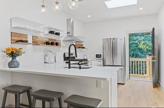 Building Photo - 43 Wordsworth St