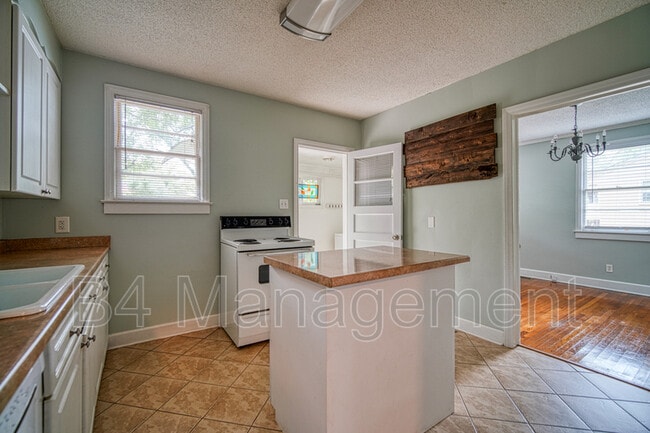 Building Photo - 534 Lucerne Dr