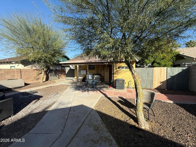 Building Photo - 1005 E Moreland St