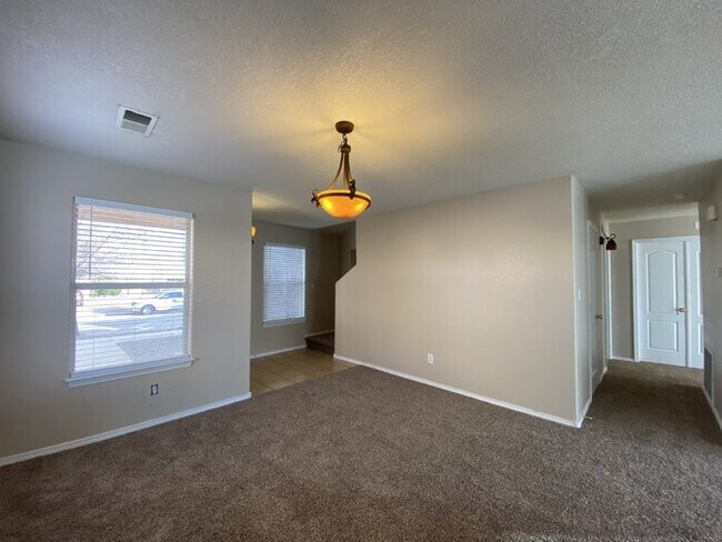 Building Photo - 2 Story - Master on Main Floor - Loft Upst...