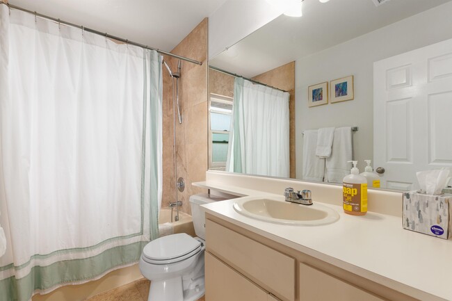 Building Photo - 3150 Avenida Topanga