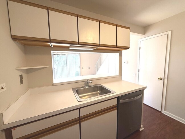 Building Photo - 408 Trenton Ct