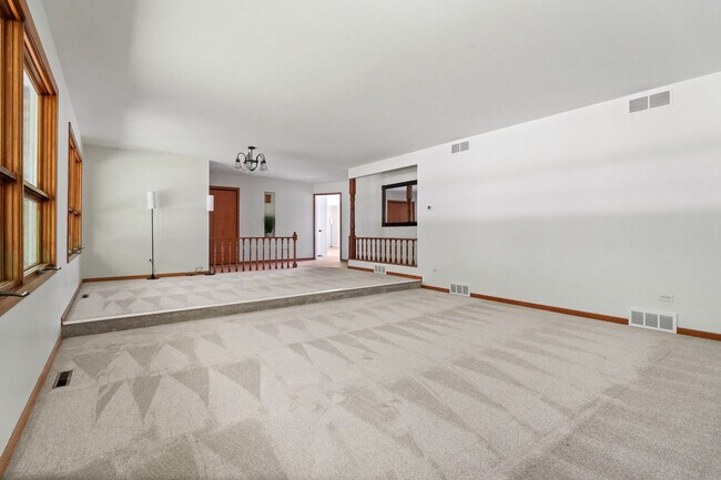 Building Photo - 2720 N Bayview Ln