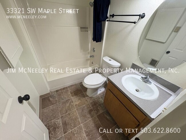 Building Photo - 33321 SW Maple St