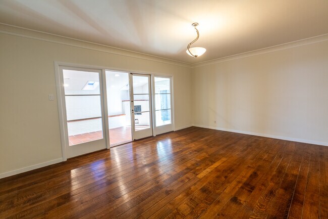 Building Photo - 1030 Ulloa St