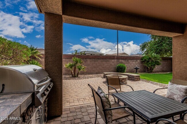 Building Photo - 7657 S Debra Dr