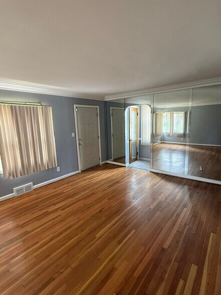 Building Photo - 14424 Rutherford St