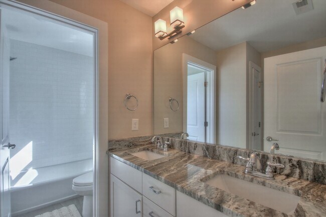 Building Photo - 1710 Nubell St