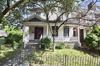 Building Photo - 23 E Parkwood Dr