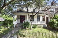 Building Photo - 23 E Parkwood Dr