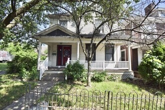 Building Photo - 23 E Parkwood Dr